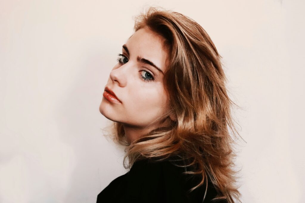 rafaella-waasdorp-yjd-6Bmi7F4-unsplash layered haircuts
